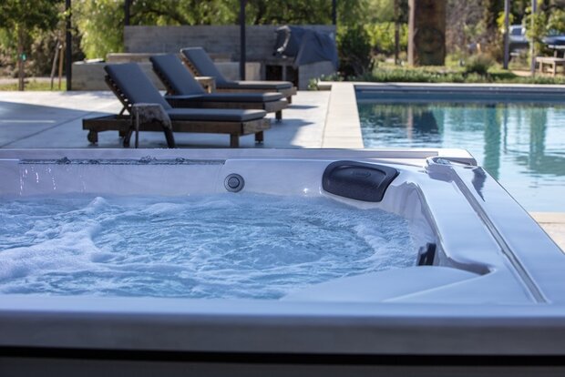 Sfeerfoto strakke design jacuzzi